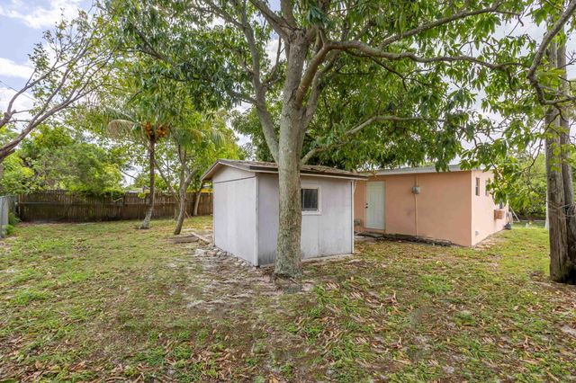 131 Ficus Tree Drive, Lantana, FL 33462