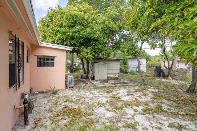 131 Ficus Tree Drive, Lantana, FL 33462