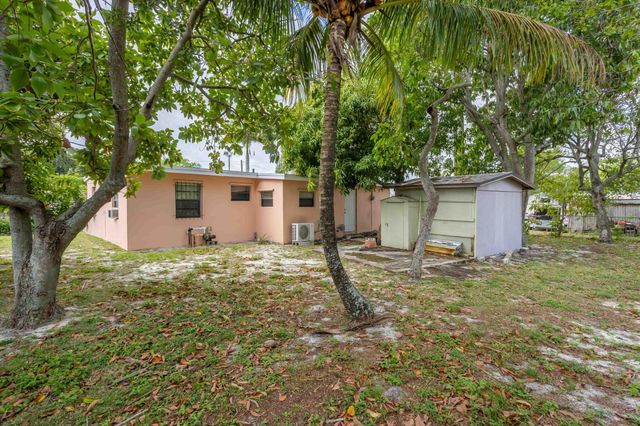 131 Ficus Tree Drive, Lantana, FL 33462