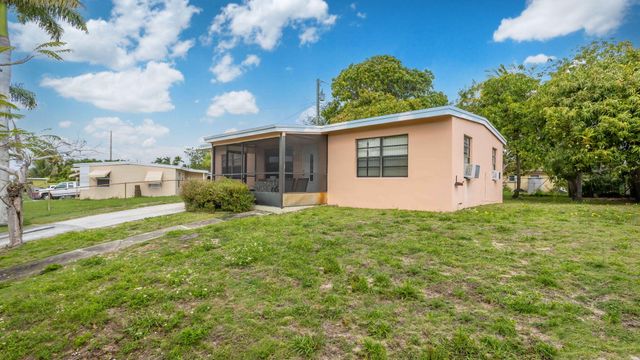 131 Ficus Tree Drive, Lantana, FL 33462