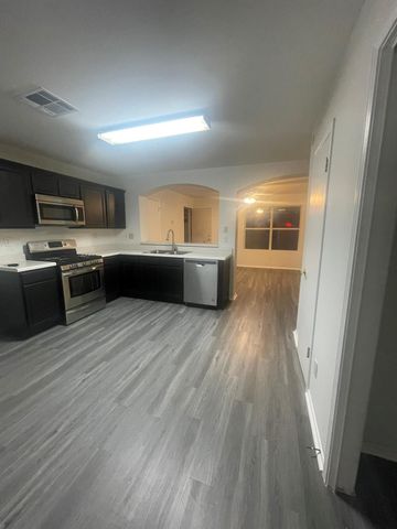 221 Britni LOOP, Kyle, TX 78640