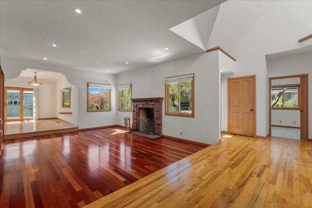 206 Ravenswood Court, Santa Cruz, CA 95060