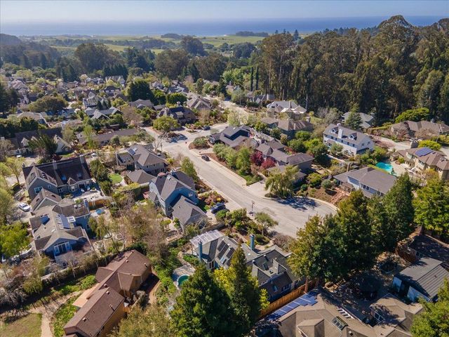 206 Ravenswood Court, Santa Cruz, CA 95060