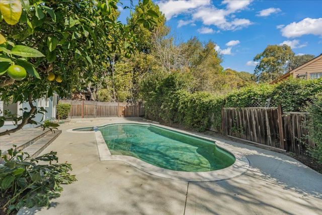 206 Ravenswood Court, Santa Cruz, CA 95060