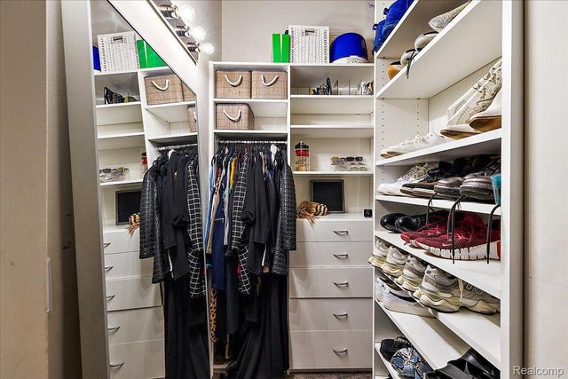 6533 E Jefferson Avenue 329, Detroit, MI 48207