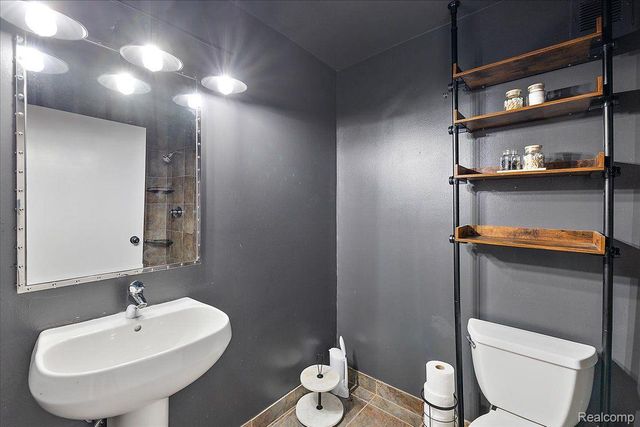 6533 E Jefferson Avenue 329, Detroit, MI 48207