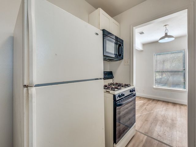 6439 Hollis Avenue, Dallas, TX 75227