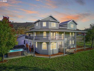1381 ECHO Dr, Roseburg, OR 97470