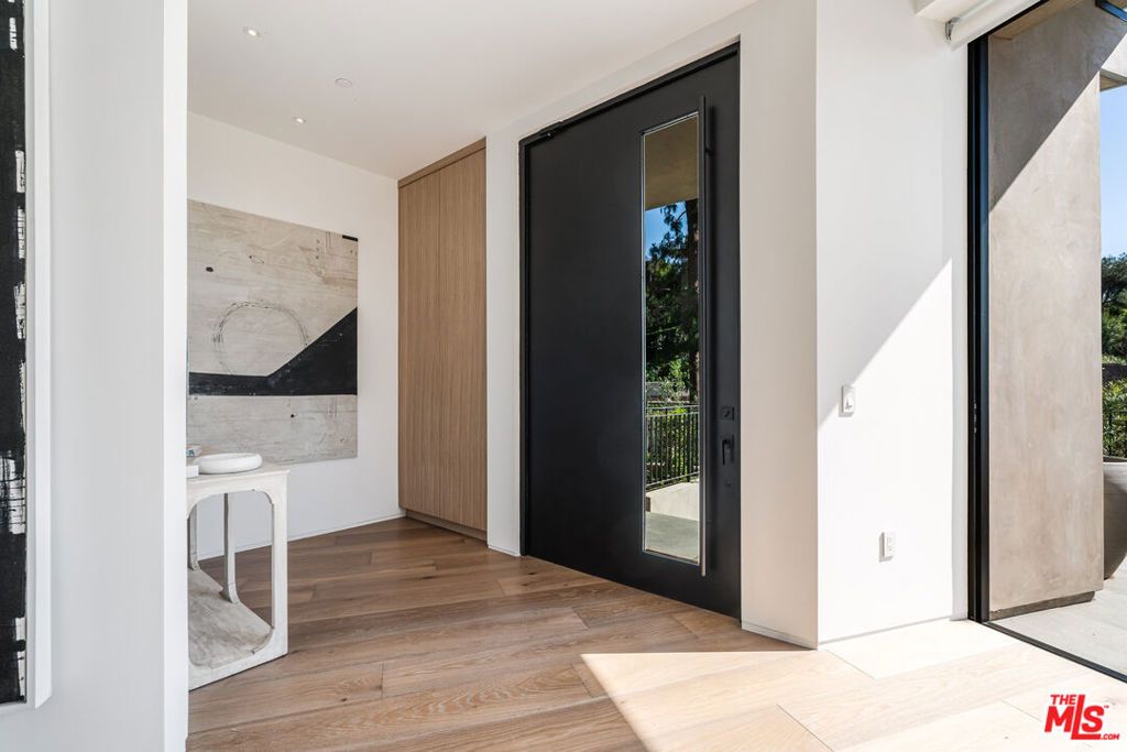 Image 10 of property listing at 1205 Las Lomas Place, Pacific Palisades, CA 90272