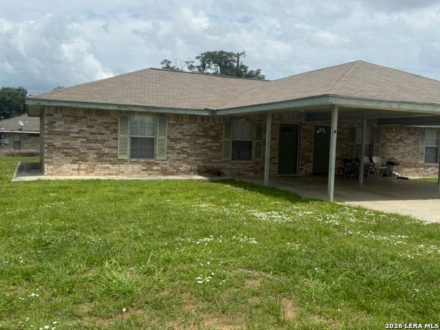 1052 LONG ST, Pleasanton, TX 78064