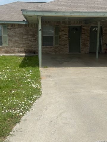1052 LONG ST, Pleasanton, TX 78064