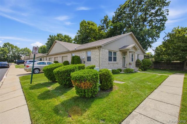 41837 King Edward Court, Clinton Township, MI 48038