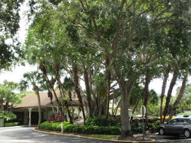 10101 Mangrove Drive 201, Boynton Beach, FL 33437