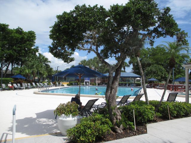 10101 Mangrove Drive 201, Boynton Beach, FL 33437