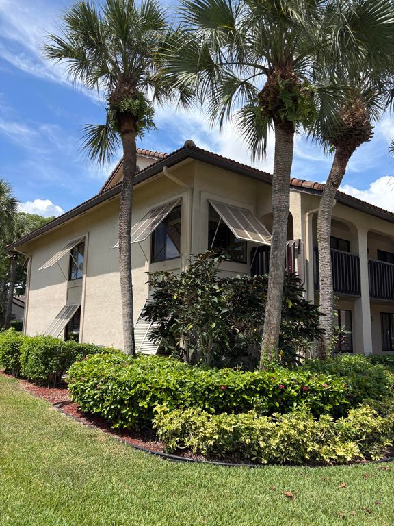 10101 Mangrove Drive 201, Boynton Beach, FL 33437