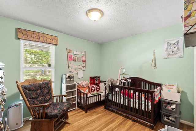 206 Brookwood Dr, Burns, TN 37029