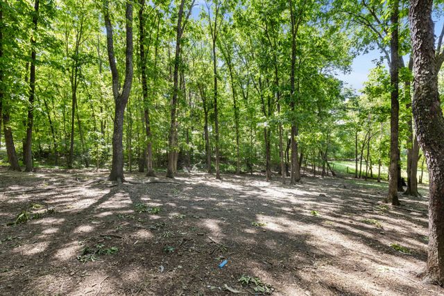 206 Brookwood Dr, Burns, TN 37029