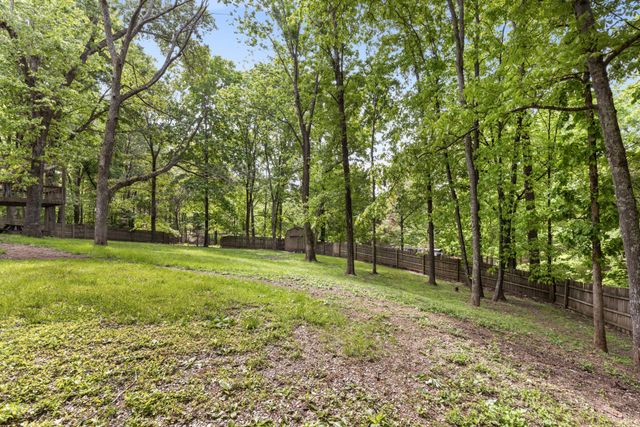 206 Brookwood Dr, Burns, TN 37029