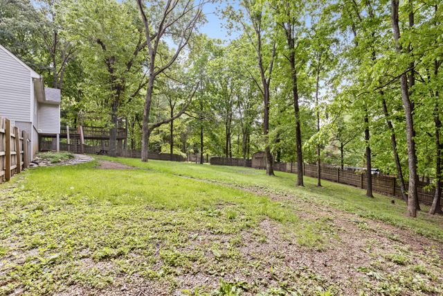 206 Brookwood Dr, Burns, TN 37029