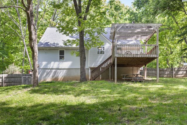 206 Brookwood Dr, Burns, TN 37029