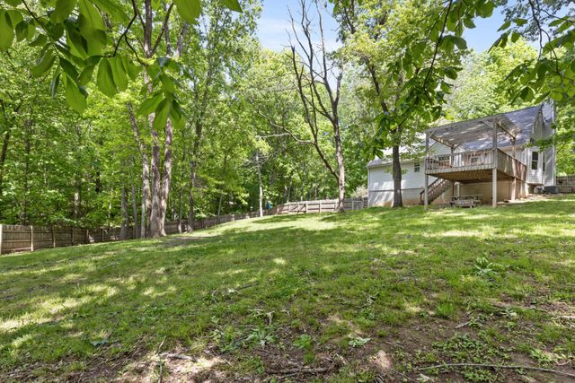 206 Brookwood Dr, Burns, TN 37029