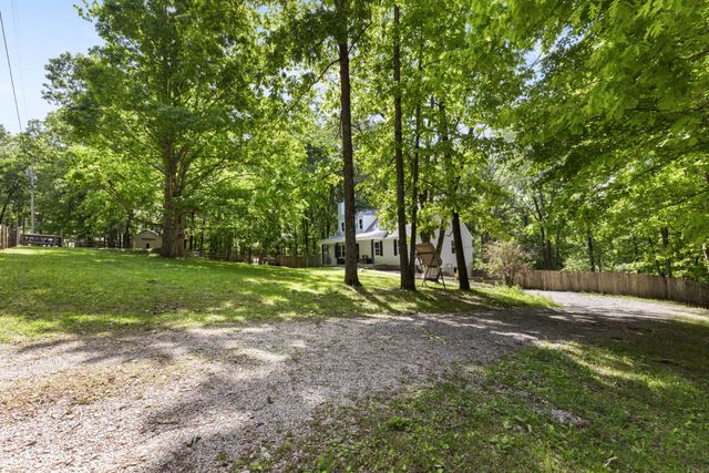 206 Brookwood Dr, Burns, TN 37029