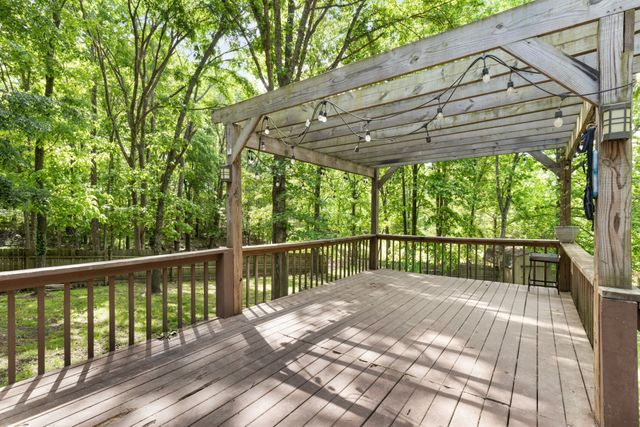 206 Brookwood Dr, Burns, TN 37029