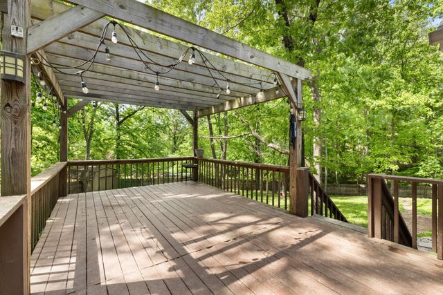 206 Brookwood Dr, Burns, TN 37029