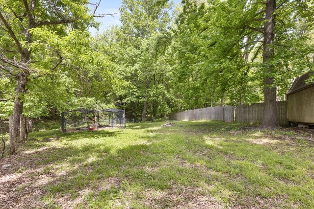 206 Brookwood Dr, Burns, TN 37029