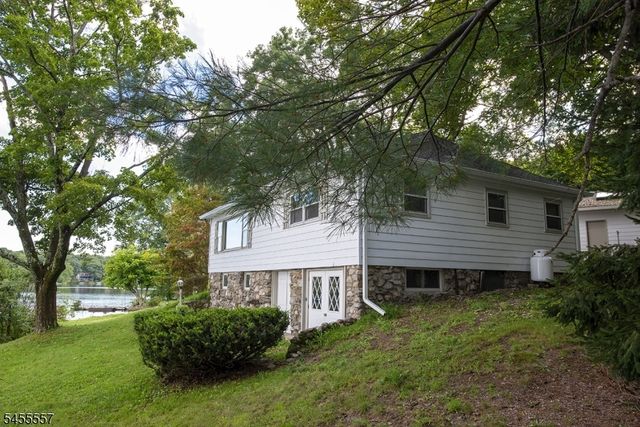 28 Laketop Dr, Hampton Twp., NJ 07860