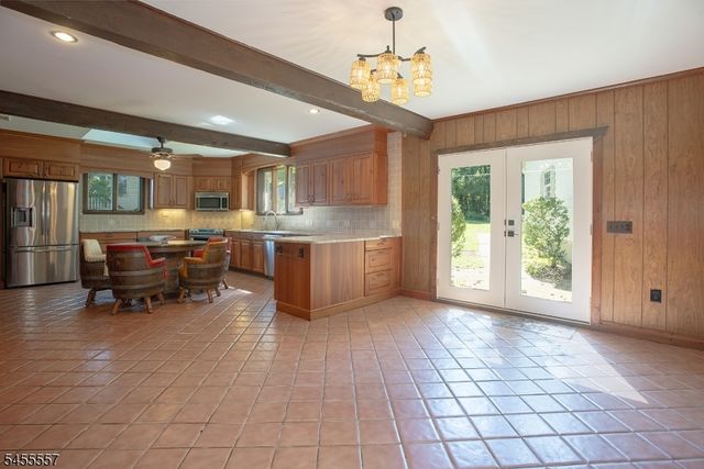 28 Laketop Dr, Hampton Twp., NJ 07860