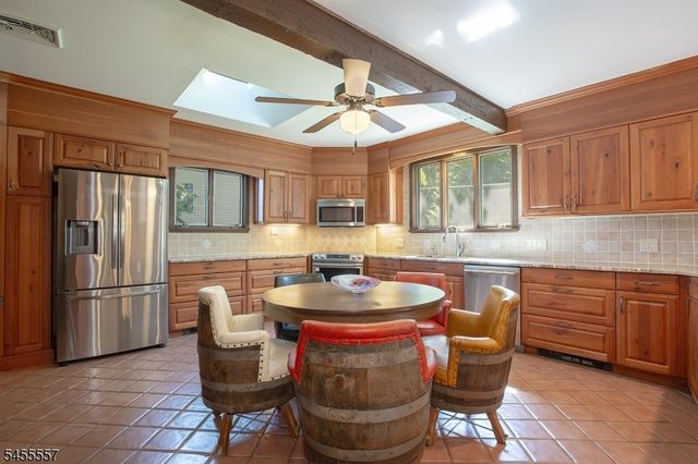 28 Laketop Dr, Hampton Twp., NJ 07860