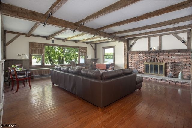 28 Laketop Dr, Hampton Twp., NJ 07860