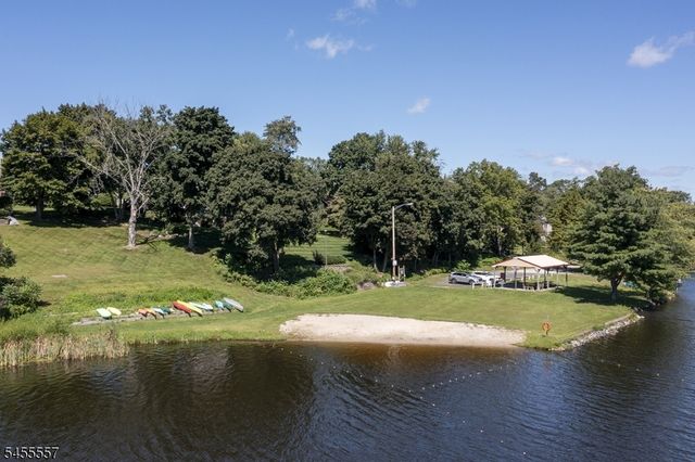 28 Laketop Dr, Hampton Twp., NJ 07860