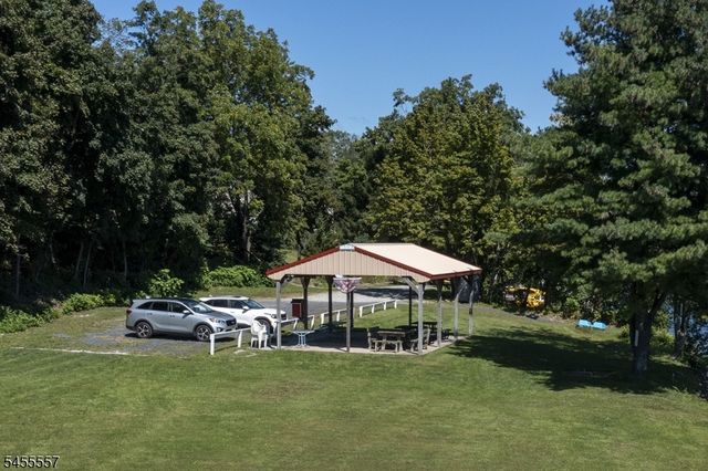 28 Laketop Dr, Hampton Twp., NJ 07860