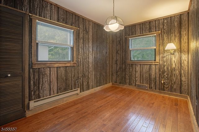 28 Laketop Dr, Hampton Twp., NJ 07860