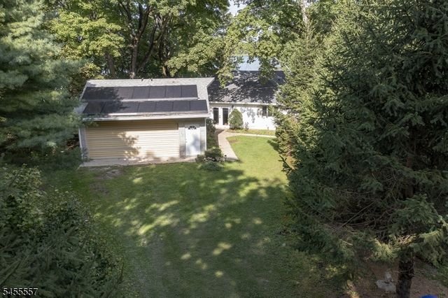 28 Laketop Dr, Hampton Twp., NJ 07860