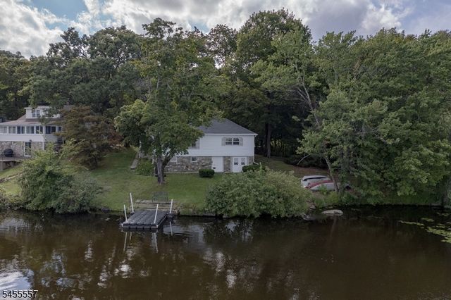 28 Laketop Dr, Hampton Twp., NJ 07860
