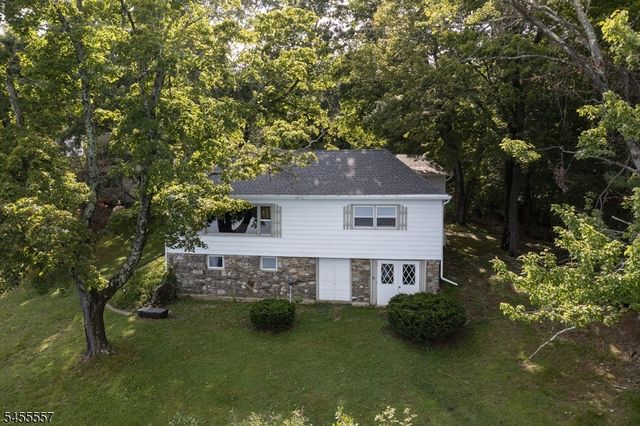 28 Laketop Dr, Hampton Twp., NJ 07860