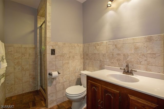 28 Laketop Dr, Hampton Twp., NJ 07860