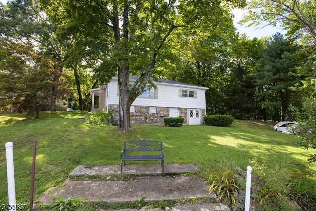 28 Laketop Dr, Hampton Twp., NJ 07860