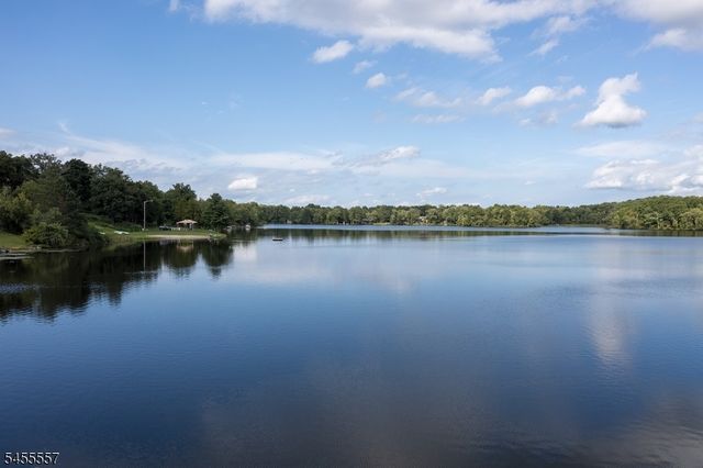 28 Laketop Dr, Hampton Twp., NJ 07860