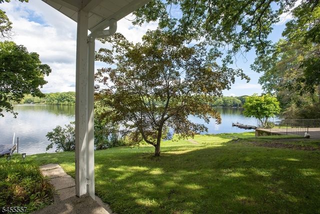 28 Laketop Dr, Hampton Twp., NJ 07860