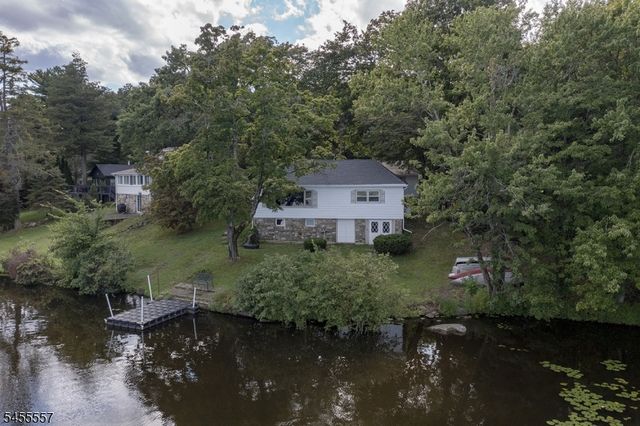 28 Laketop Dr, Hampton Twp., NJ 07860