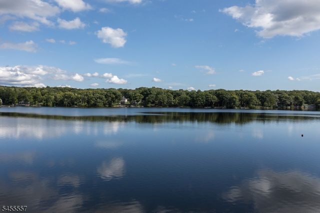 28 Laketop Dr, Hampton Twp., NJ 07860