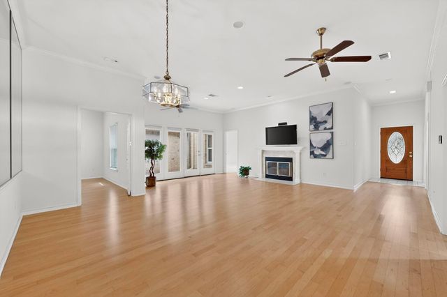 2203 Onion Creek PKWY 8, Austin, TX 78747