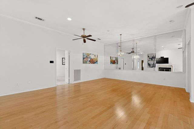 2203 Onion Creek PKWY 8, Austin, TX 78747