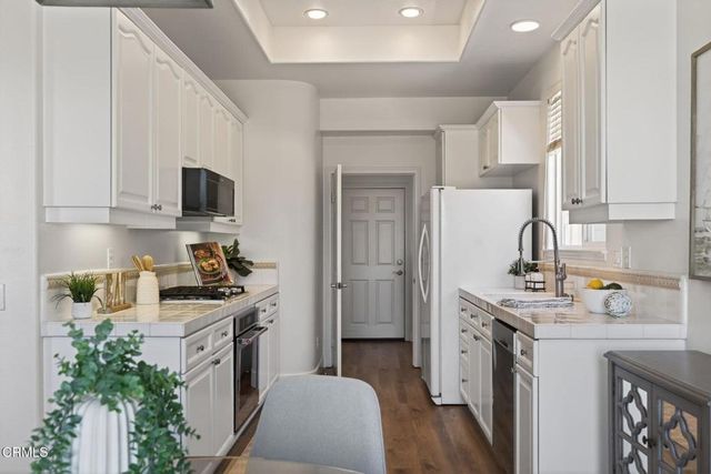 931 Corte Augusta, Camarillo, CA 93010