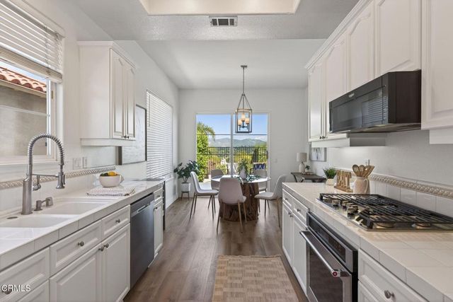 931 Corte Augusta, Camarillo, CA 93010