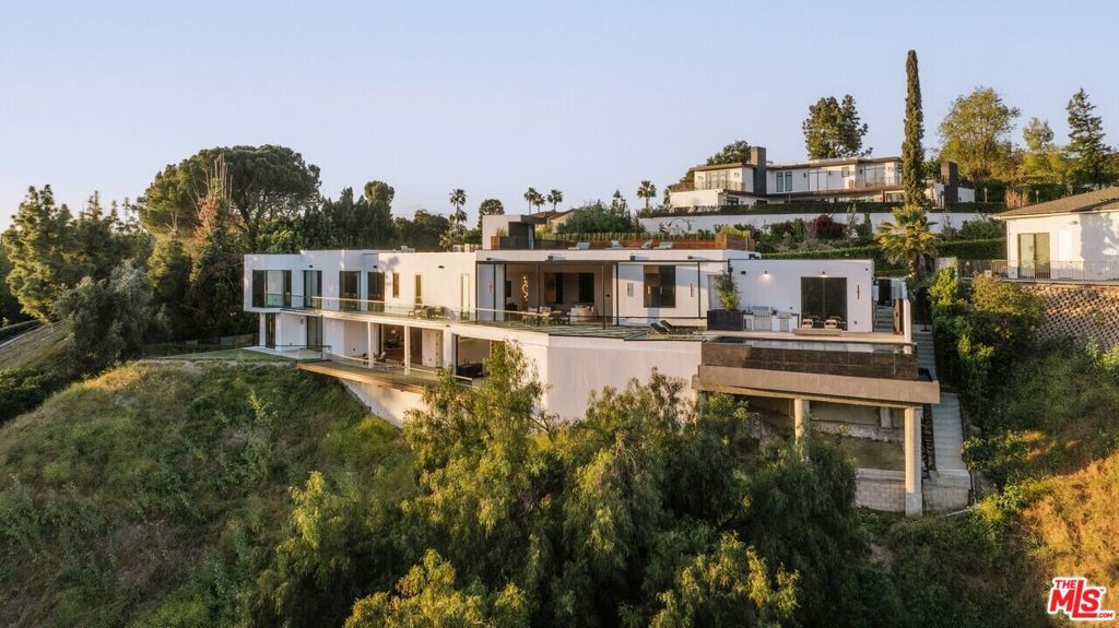 15834 High Knoll Road, Encino, CA 91436 — exterior